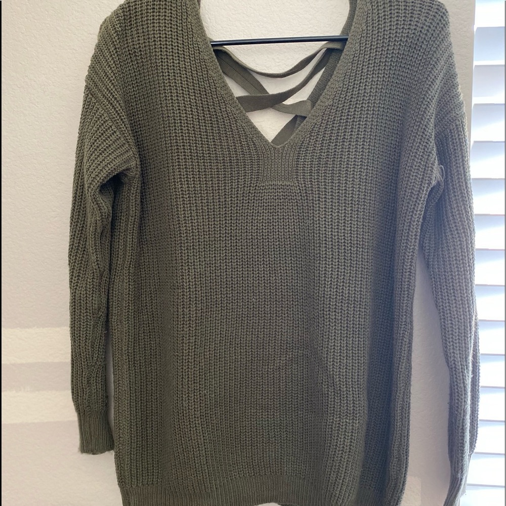 Dark green v neck knit long sleeve shirt